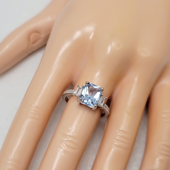 Sterling 2ct Topaz Ring - Picture 16 of 16